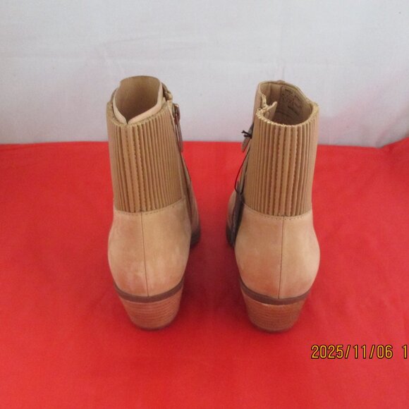 Vionic Shantelle Nubuck Heels Ankle Boots $170 - US Size 5 - Wheat - 1400 - Picture 7 of 10